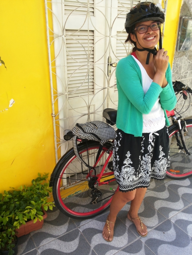Look casaco verde saia Blog de Bike na Cidade Sheryda Lopes by Francisco Barbosa (1)