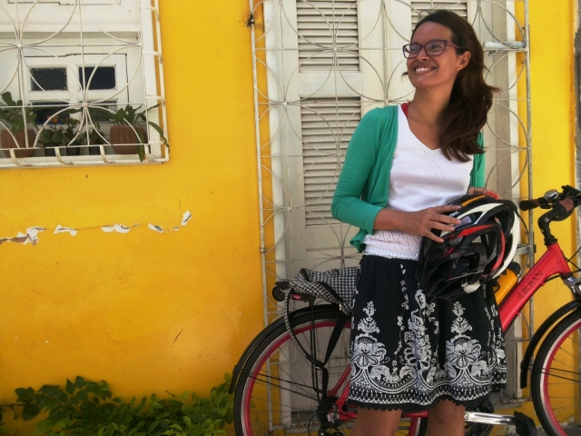 Look casaco verde saia Blog de Bike na Cidade Sheryda Lopes by Francisco Barbosa (2)