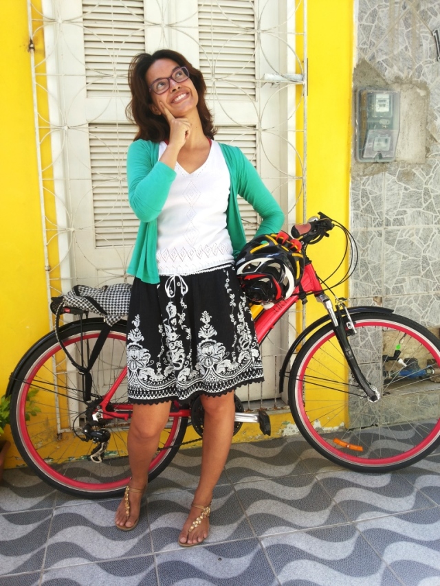 Look casaco verde saia Blog de Bike na Cidade Sheryda Lopes by Francisco Barbosa (4)